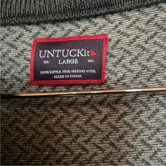 UNTUCKit Wool Sweater Sorensen Cross Stitch Mens 
Size large - Picture 4 of 6